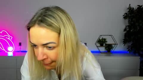 anna_snow9 online show from November 29, 2025, 7:17 pm