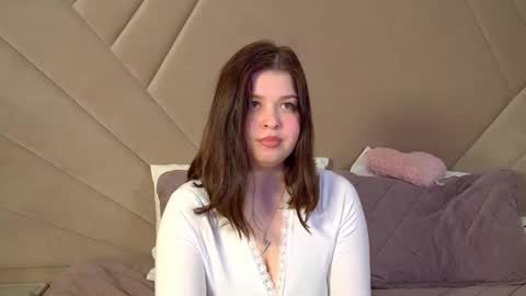 AnnaBanksy online show from April 20, 2026, 4:48 am