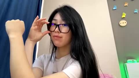 Snapshot of annabellegallego chatting on October 16, 2025, 10:49 am Aya online show from October 16, 2025, 10:49 am