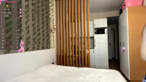 Snapshot of annabellegallego chatting on December 23, 2025, 8:01 am Aya online show from December 23, 2025, 8:01 am