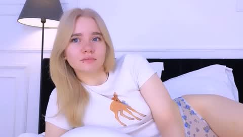 Snapshot of annabellelu chatting on October 14, 2025, 2:23 am AnnaBelle online show from October 14, 2025, 2:23 am