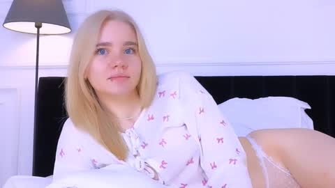 Snapshot of annabellelu chatting on October 16, 2025, 2:23 am AnnaBelle online show from October 16, 2025, 2:23 am