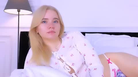 Snapshot of annabellelu chatting on October 18, 2025, 2:25 am AnnaBelle online show from October 18, 2025, 2:25 am