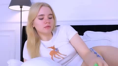 Snapshot of annabellelu chatting on October 24, 2025, 2:19 am AnnaBelle online show from October 24, 2025, 2:19 am