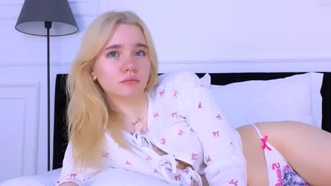 Snapshot of annabellelu chatting on October 29, 2025, 2:47 am AnnaBelle online show from October 29, 2025, 2:47 am