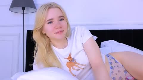 Snapshot of annabellelu chatting on October 30, 2025, 2:35 am AnnaBelle online show from October 30, 2025, 2:35 am