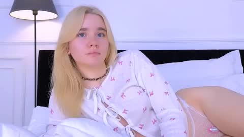 Snapshot of annabellelu chatting on November 1, 2025, 5:53 am AnnaBelle online show from November 1, 2025, 5:53 am