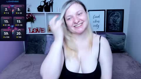 Snapshot of annacherri chatting on October 13, 2025, 2:55 am AnnaCherri online show from October 13, 2025, 2:55 am