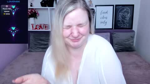 Snapshot of annacherri chatting on October 21, 2025, 3:29 am AnnaCherri online show from October 21, 2025, 3:29 am