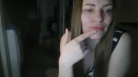 annadiamond1 online show from May 10, 2026, 8:47 pm