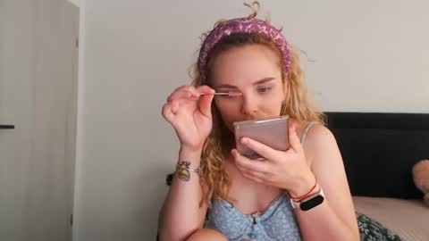 annaevv online show from June 25, 2026, 5:12 am