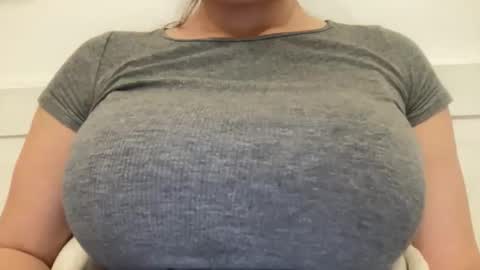 annagal18 online show from May 16, 2026, 7:56 pm
