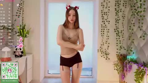 Holly Molly Im Polly online show from July 10, 2026, 9:45 am