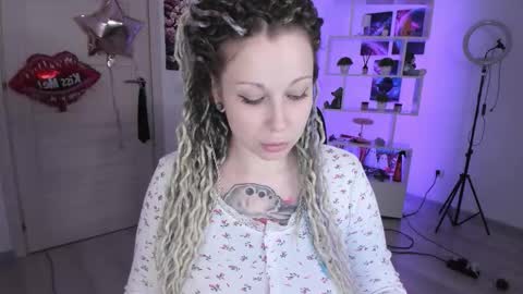 Snapshot of annanebula chatting on October 31, 2025, 2:45 am Anna online show from October 31, 2025, 2:45 am