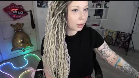 Anna online show from May 14, 2026, 1:23 am