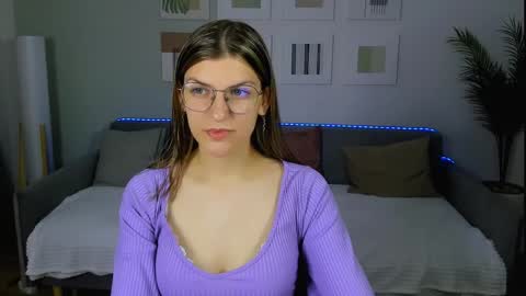 Snapshot of annathorne chatting on May 31, 2026, 3:36 am Im Anna online show from May 31, 2026, 3:36 am