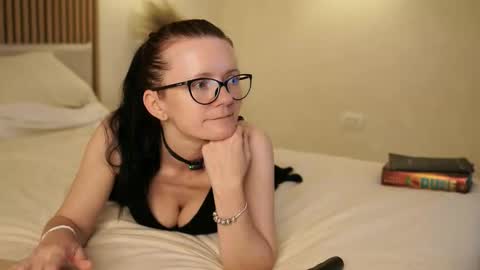 Snapshot of annav_ chatting on June 5, 2026, 5:29 pm Anna June online show from June 5, 2026, 5:29 pm