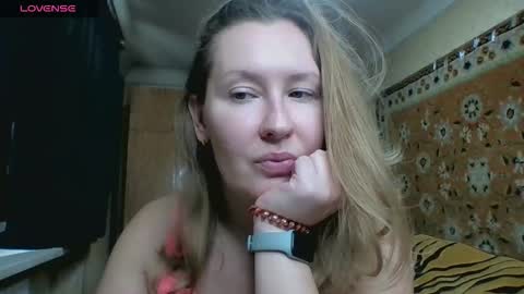 Snapshot of annaxlovers chatting on October 27, 2025, 10:19 am AnnaXLovers online show from October 27, 2025, 10:19 am