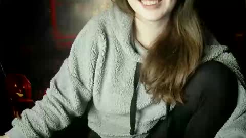 Bella online show from October 20, 2025, 5:13 pm