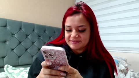 Snapshot of anne_julienne chatting on January 31, 2025, 11:24 pm online show from January 31, 2025, 11:24 pm