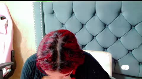 Snapshot of anne_julienne chatting on February 15, 2025, 2:47 am online show from February 15, 2025, 2:47 am