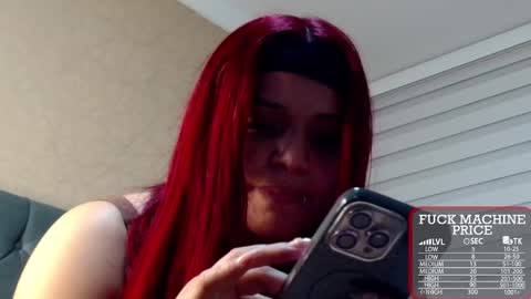 Snapshot of anne_julienne chatting on December 18, 2025, 1:11 am online show from December 18, 2025, 1:11 am