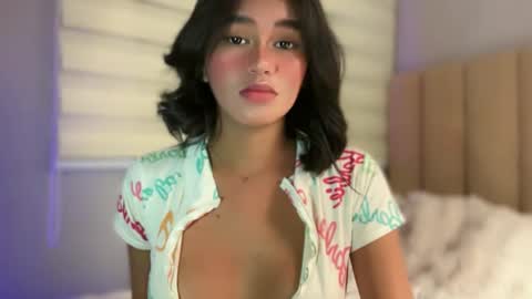 Snapshot of annedee_ chatting on October 7, 2025, 4:37 pm Kim online show from October 7, 2025, 4:37 pm