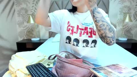 Snapshot of annedixie chatting on May 28, 2026, 3:26 am Anne online show from May 28, 2026, 3:26 am