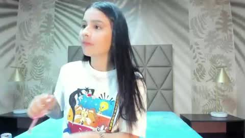 Snapshot of annedixie chatting on July 5, 2026, 3:13 am Anne online show from July 5, 2026, 3:13 am