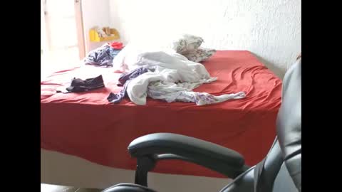 Snapshot of anneeeee8 chatting on January 17, 2025, 3:53 pm Anne online show from January 17, 2025, 3:53 pm