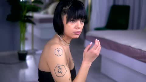 Anne online show from December 19, 2025, 5:03 am