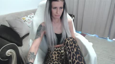 Snapshot of annemoon1 chatting on April 23, 2026, 6:25 am Anna online show from April 23, 2026, 6:25 am