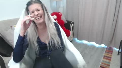 Snapshot of annemoon1 chatting on May 12, 2026, 5:15 am Anna online show from May 12, 2026, 5:15 am