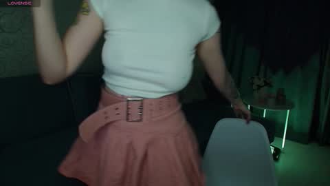 Snapshot of annetenet chatting on November 28, 2025, 9:23 am Annet online show from November 28, 2025, 9:23 am