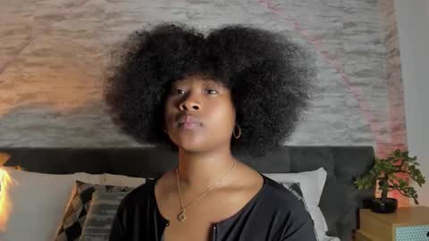 Snapshot of anneth__m chatting on November 25, 2025, 7:47 pm Anneth online show from November 25, 2025, 7:47 pm