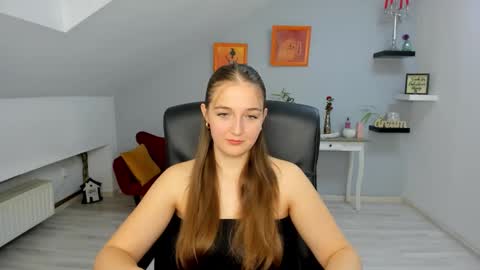 annewilsonn online show from November 5, 2025, 12:05 pm