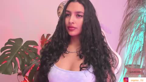 Angel online show from December 17, 2025, 5:19 pm