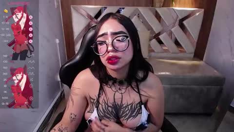 Snapshot of anni_acker_b chatting on November 6, 2025, 7:04 pm Anni acker b online show from November 6, 2025, 7:04 pm