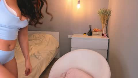 Annie online show from November 15, 2025, 3:26 am