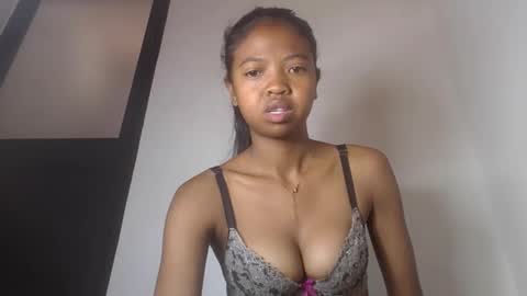 Snapshot of annica86 chatting on June 6, 2026, 4:39 am annica86 online show from June 6, 2026, 4:39 am