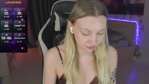 Snapshot of annie69kiss chatting on March 12, 2025, 4:41 am Annie online show from March 12, 2025, 4:41 am