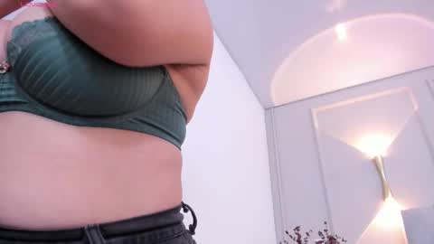 Snapshot of annie_20_ chatting on February 5, 2026, 12:10 pm annie_20_ online show from February 5, 2026, 12:10 pm