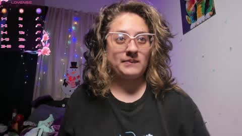 Snapshot of annie_bigboobs_ chatting on January 7, 2025, 11:24 pm Ana Bolena independent model online show from January 7, 2025, 11:24 pm