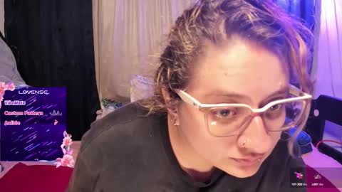 Snapshot of annie_bigboobs_ chatting on September 17, 2025, 2:57 am Ana Bolena independent model online show from September 17, 2025, 2:57 am