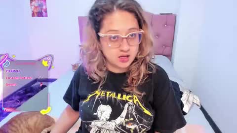 Snapshot of annie_bigboobs_ chatting on December 5, 2025, 1:58 am Ana Bolena independent model online show from December 5, 2025, 1:58 am