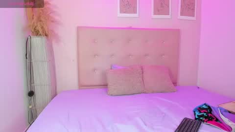 annie_dolce_ online show from June 30, 2026, 12:28 pm