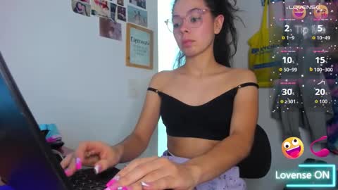 Snapshot of annie_rosse1017 chatting on November 24, 2025, 10:53 pm annie_rosse1017 online show from November 24, 2025, 10:53 pm