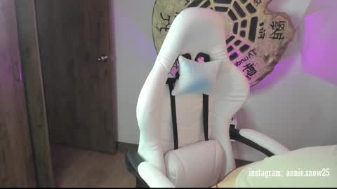 JEANNE no olvides seguirme dont forget follow me  uu online show from February 21, 2025, 10:26 pm