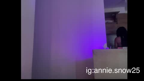 JEANNE no olvides seguirme dont forget follow me  uu online show from March 11, 2025, 7:25 pm