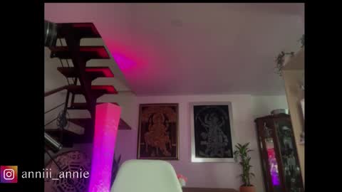 JEANNE no olvides seguirme dont forget follow me  uu online show from September 9, 2025, 9:58 pm